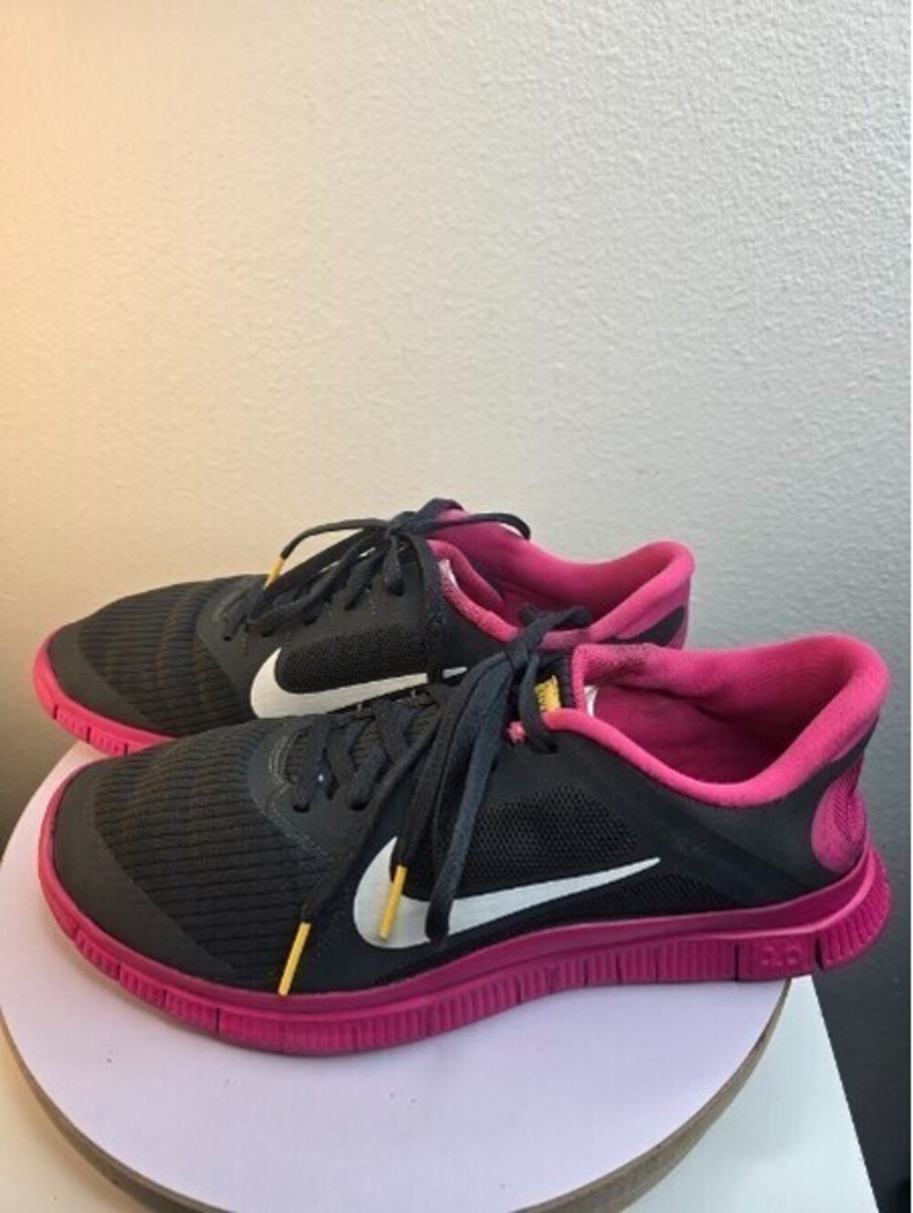 Vntg Nike Free 4.0 V3 Livestrong Women's Running Shoes - Black/Pink - Size 9.5